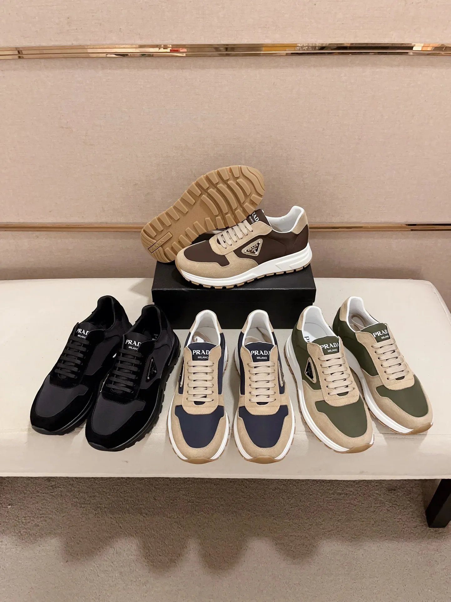 Men's shoes💰 540💰 ✔️✔️✔️Higher version High-quality new PRADA (Prada) counters are launched simultaneously. The new men's shoes and 😘fabric are made of selected first-layer cowhide ➕ breathable fabric technology. Lining: Full cowhide lining. 👍🏿 High-end ☄️ air-cushion molded anti-slip rubber outsole, exquisite lines, simple and elegant, comfortable and high-end for leisure travel. Code number: 38 to 44 (45 can be customized)